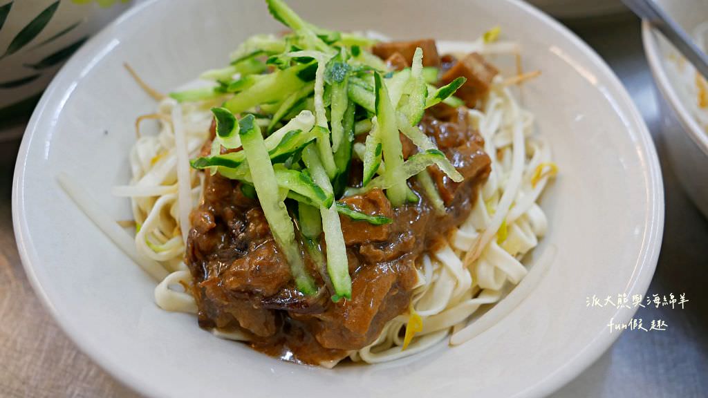 合川麵食館︱轉角遇見草屯美味的在地家常麵館，不論是麵食、餃子還是炒飯都有自己的風味～111.9