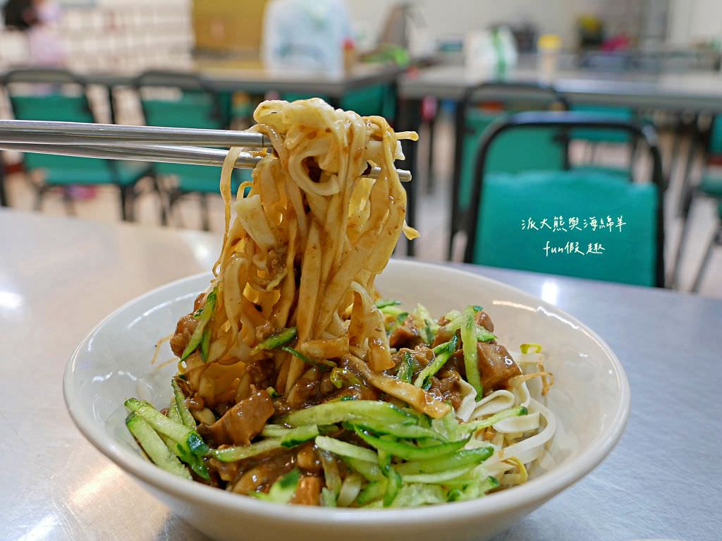 合川麵食館︱轉角遇見草屯美味的在地家常麵館，不論是麵食、餃子還是炒飯都有自己的風味～111.9