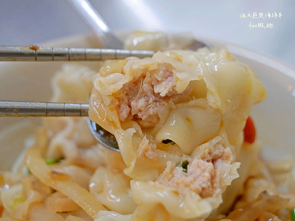 合川麵食館︱轉角遇見草屯美味的在地家常麵館，不論是麵食、餃子還是炒飯都有自己的風味～111.9