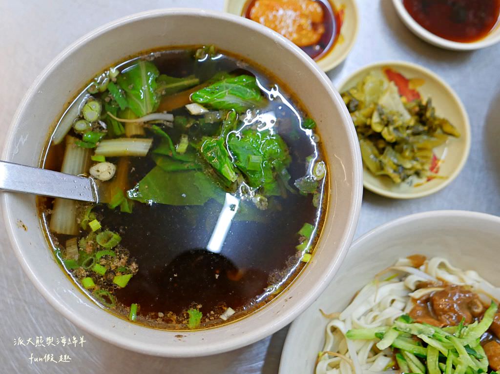 合川麵食館︱轉角遇見草屯美味的在地家常麵館，不論是麵食、餃子還是炒飯都有自己的風味～111.9