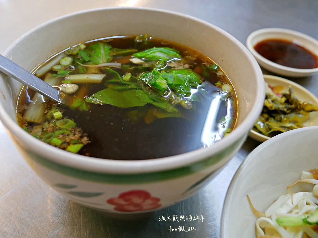 合川麵食館︱轉角遇見草屯美味的在地家常麵館，不論是麵食、餃子還是炒飯都有自己的風味～111.9