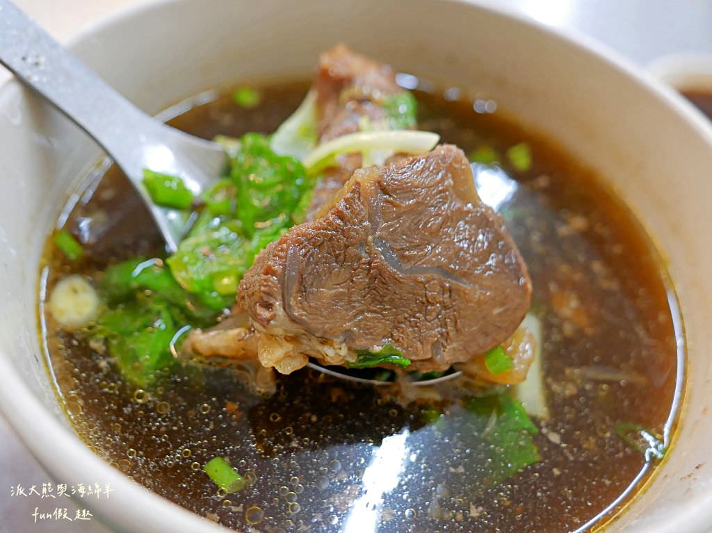 合川麵食館︱轉角遇見草屯美味的在地家常麵館，不論是麵食、餃子還是炒飯都有自己的風味～111.9