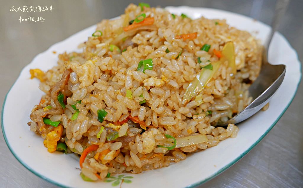 合川麵食館︱轉角遇見草屯美味的在地家常麵館，不論是麵食、餃子還是炒飯都有自己的風味～111.9