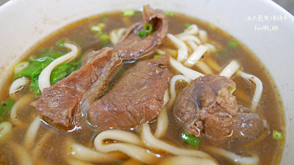 合川麵食館︱轉角遇見草屯美味的在地家常麵館，不論是麵食、餃子還是炒飯都有自己的風味～111.9