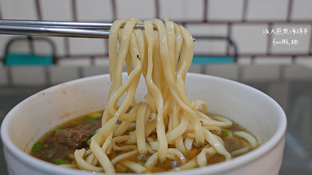 合川麵食館︱轉角遇見草屯美味的在地家常麵館，不論是麵食、餃子還是炒飯都有自己的風味～111.9