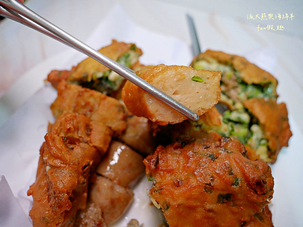 榕樹下扣仔嗲︱草屯必吃在地美食小吃，超愛蚵嗲～各大美食節目介紹&食尚玩家推薦，草屯玉峰街上擺攤超過60年!