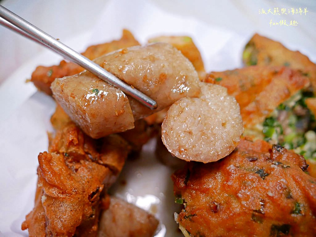 榕樹下扣仔嗲︱草屯必吃在地美食小吃，超愛蚵嗲～各大美食節目介紹&食尚玩家推薦，草屯玉峰街上擺攤超過60年!