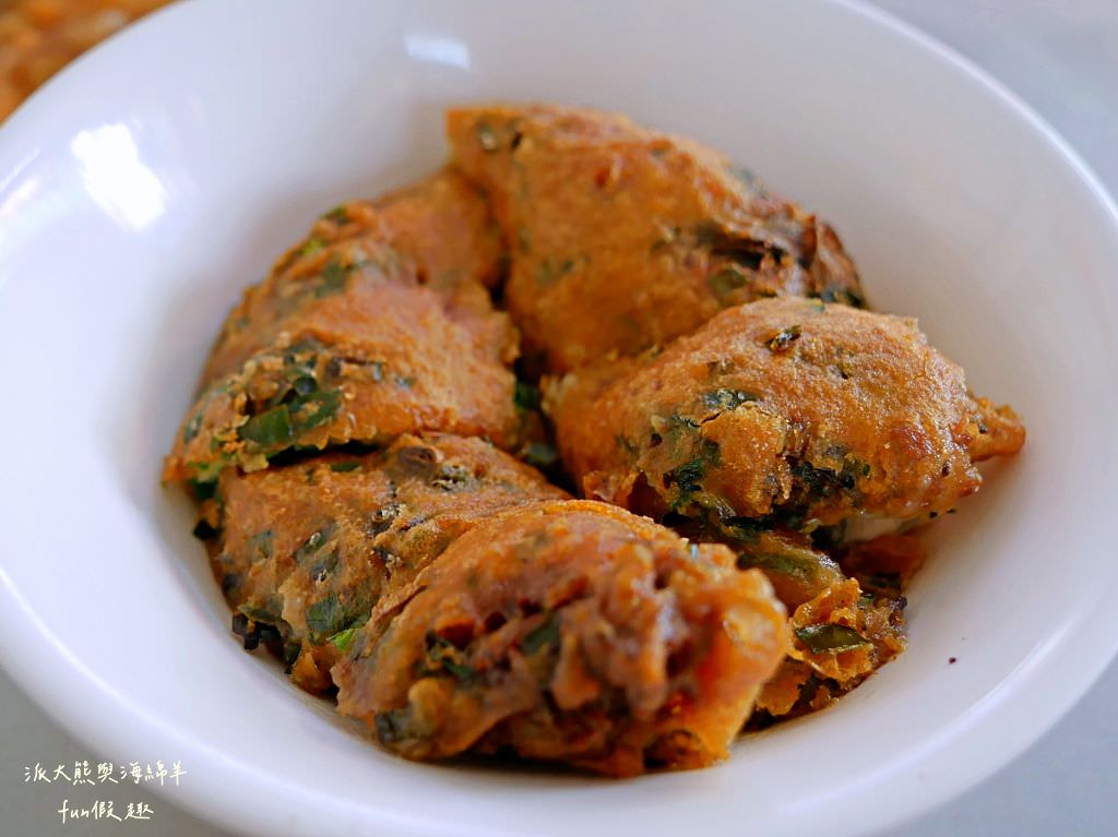 榕樹下扣仔嗲︱草屯必吃在地美食小吃，超愛蚵嗲～各大美食節目介紹&食尚玩家推薦，草屯玉峰街上擺攤超過60年!