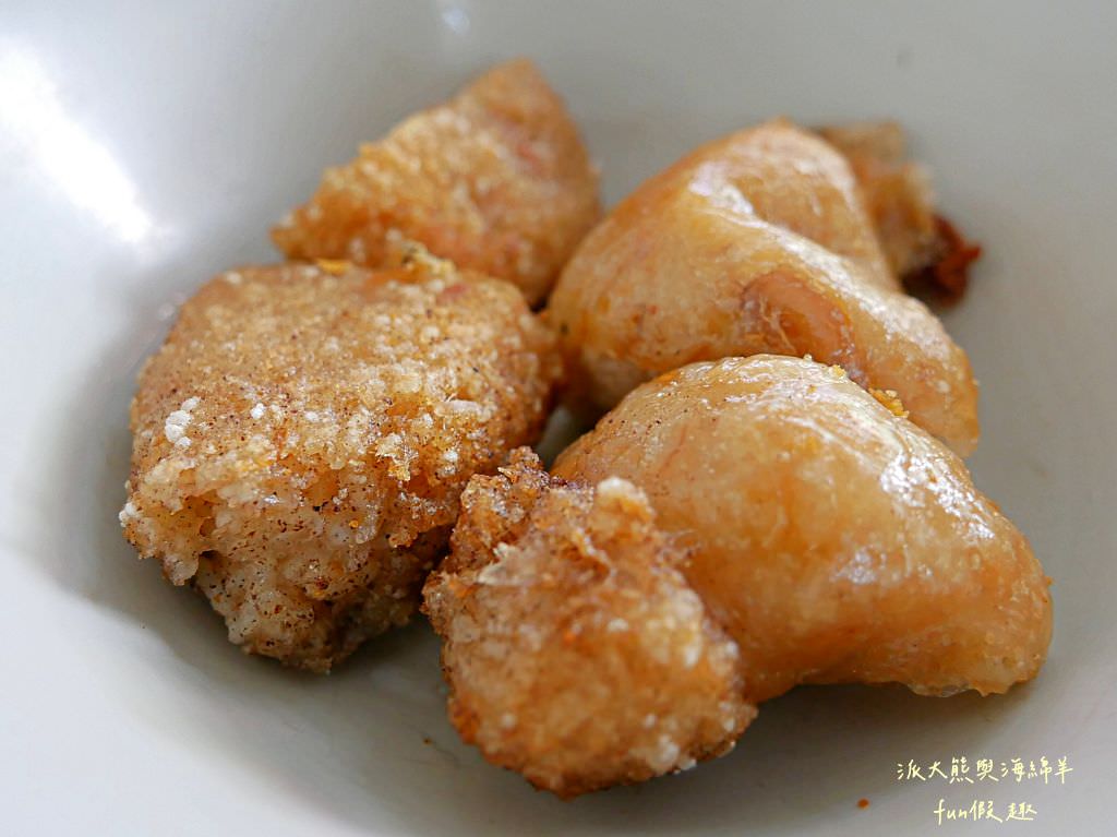 榕樹下扣仔嗲︱草屯必吃在地美食小吃，超愛蚵嗲～各大美食節目介紹&食尚玩家推薦，草屯玉峰街上擺攤超過60年!