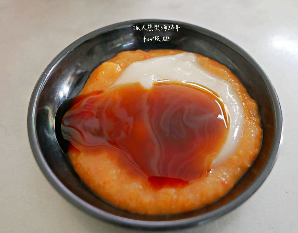 榕樹下扣仔嗲︱草屯必吃在地美食小吃，超愛蚵嗲～各大美食節目介紹&食尚玩家推薦，草屯玉峰街上擺攤超過60年!