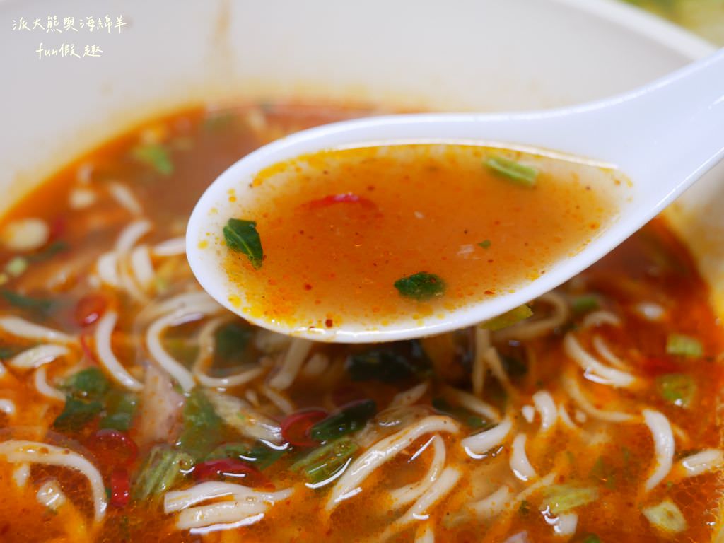 7-11泡麵獨家新款｜Gold系列金牛肉麵熗牛肉麵&大補帖藥燉排骨&小時光麵館系列花椒擔擔湯麵、青蔬椒麻乾麵介紹&心得～
