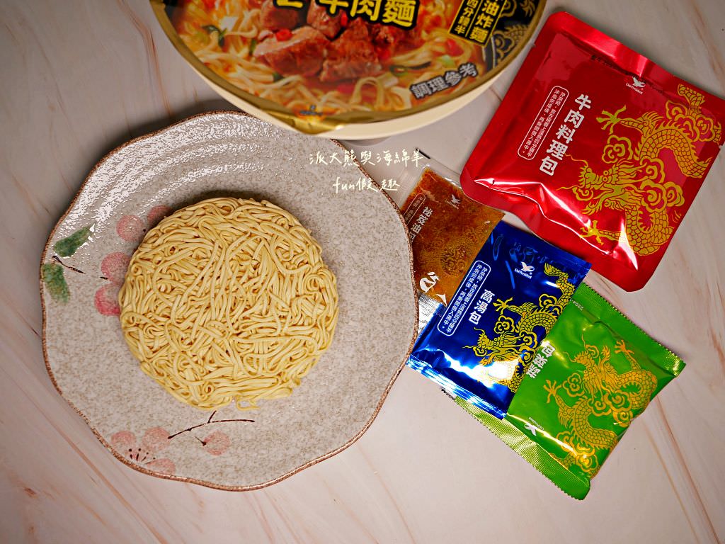 7-11泡麵獨家新款｜Gold系列金牛肉麵熗牛肉麵&大補帖藥燉排骨&小時光麵館系列花椒擔擔湯麵、青蔬椒麻乾麵介紹&心得～