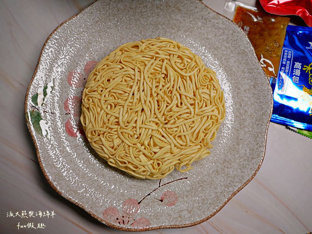 7-11泡麵獨家新款｜Gold系列金牛肉麵熗牛肉麵&大補帖藥燉排骨&小時光麵館系列花椒擔擔湯麵、青蔬椒麻乾麵介紹&心得～