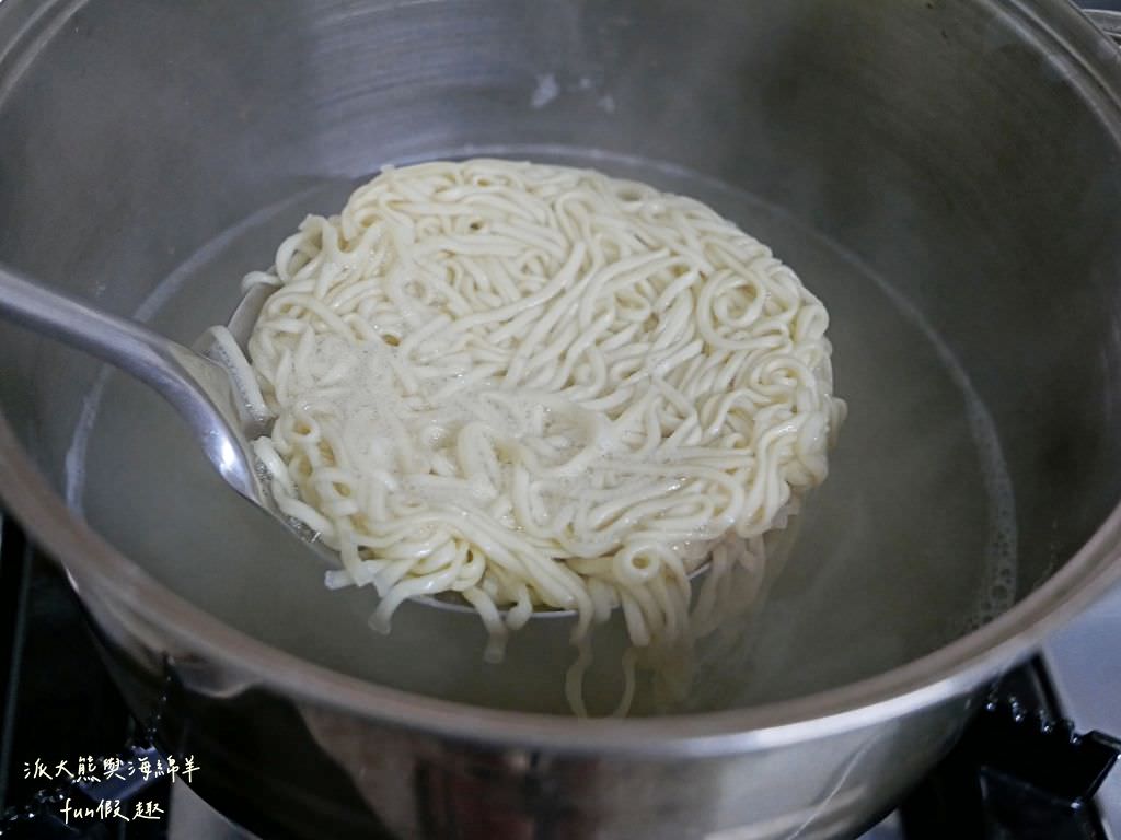 7-11泡麵獨家新款｜Gold系列金牛肉麵熗牛肉麵&大補帖藥燉排骨&小時光麵館系列花椒擔擔湯麵、青蔬椒麻乾麵介紹&心得～