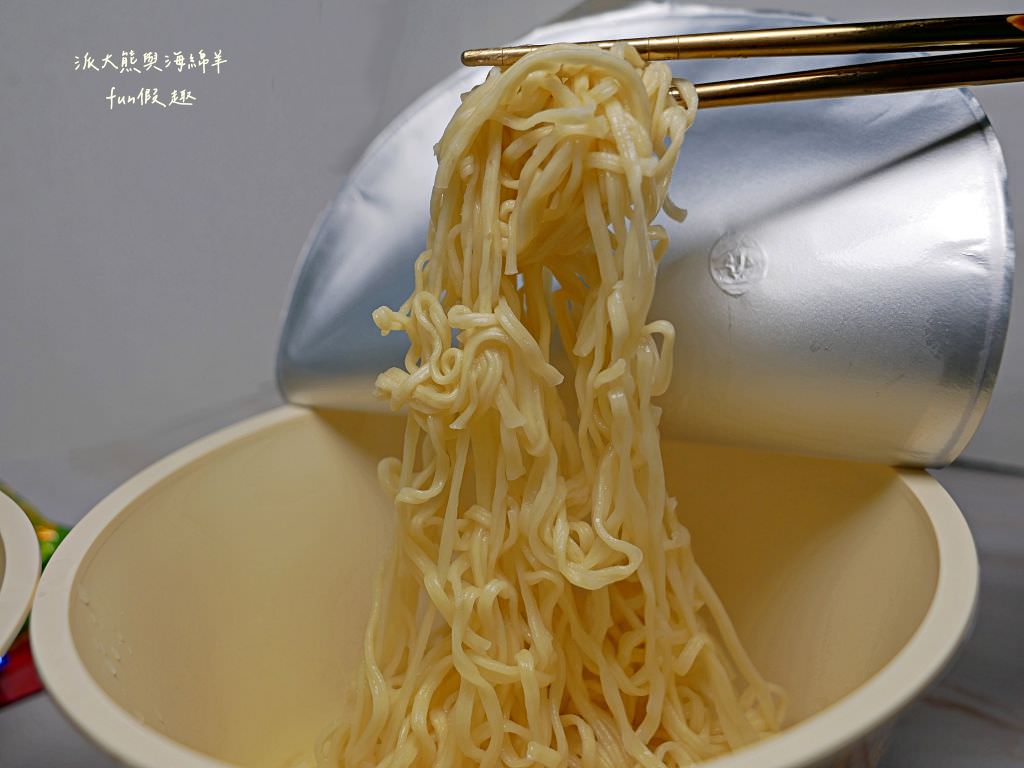 7-11泡麵獨家新款｜Gold系列金牛肉麵熗牛肉麵&大補帖藥燉排骨&小時光麵館系列花椒擔擔湯麵、青蔬椒麻乾麵介紹&心得～