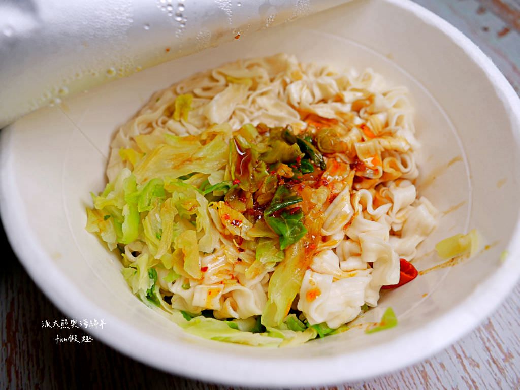 7-11泡麵獨家新款｜Gold系列金牛肉麵熗牛肉麵&大補帖藥燉排骨&小時光麵館系列花椒擔擔湯麵、青蔬椒麻乾麵介紹&心得～
