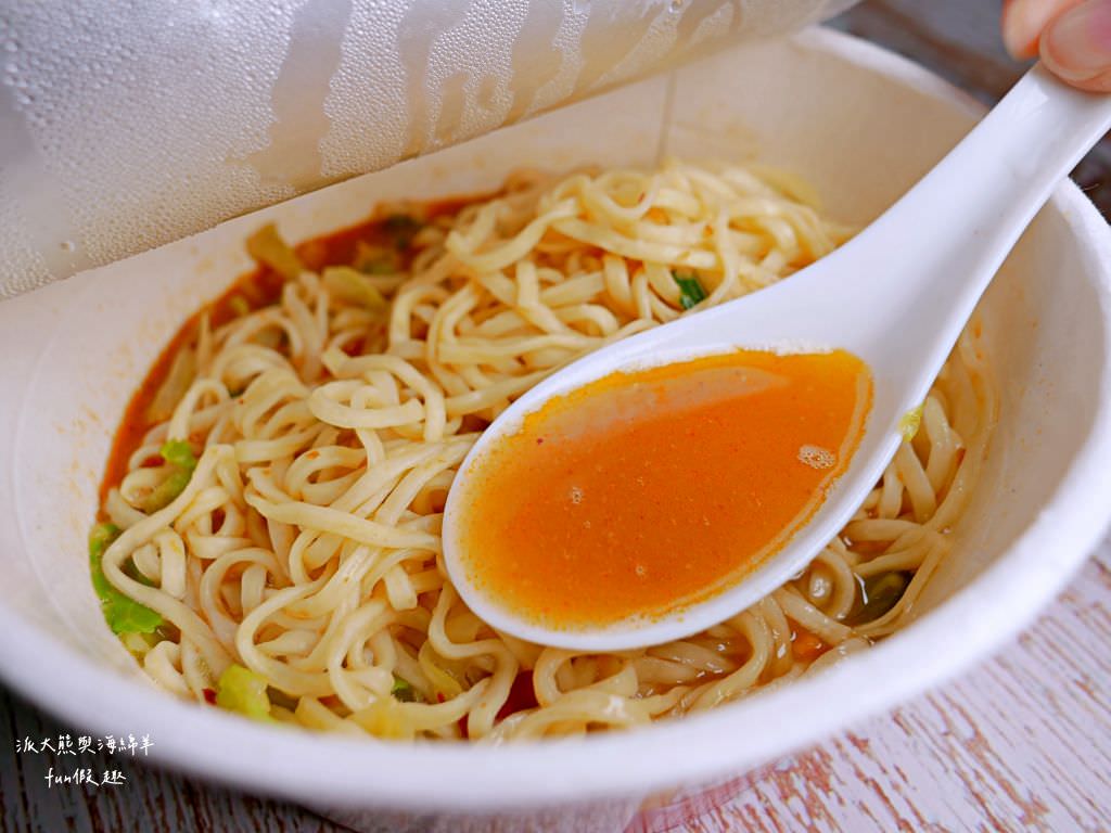 7-11泡麵獨家新款｜Gold系列金牛肉麵熗牛肉麵&大補帖藥燉排骨&小時光麵館系列花椒擔擔湯麵、青蔬椒麻乾麵介紹&心得～