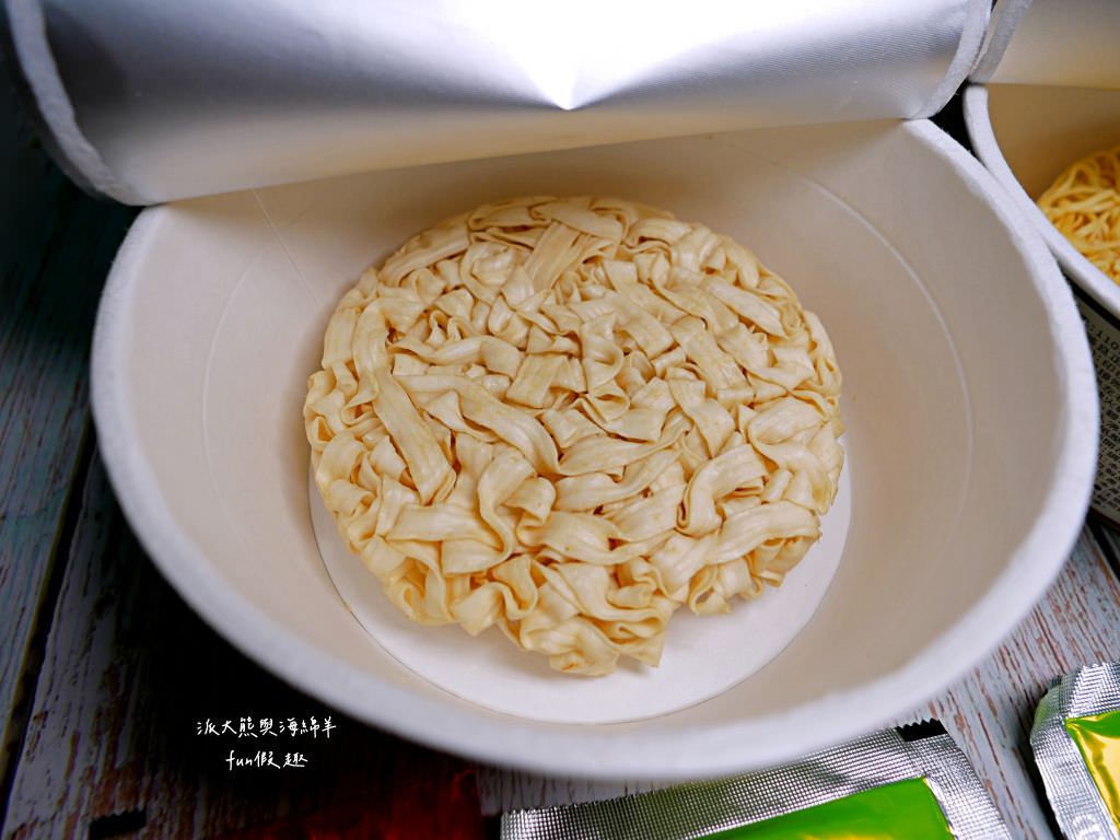7-11泡麵獨家新款｜Gold系列金牛肉麵熗牛肉麵&大補帖藥燉排骨&小時光麵館系列花椒擔擔湯麵、青蔬椒麻乾麵介紹&心得～
