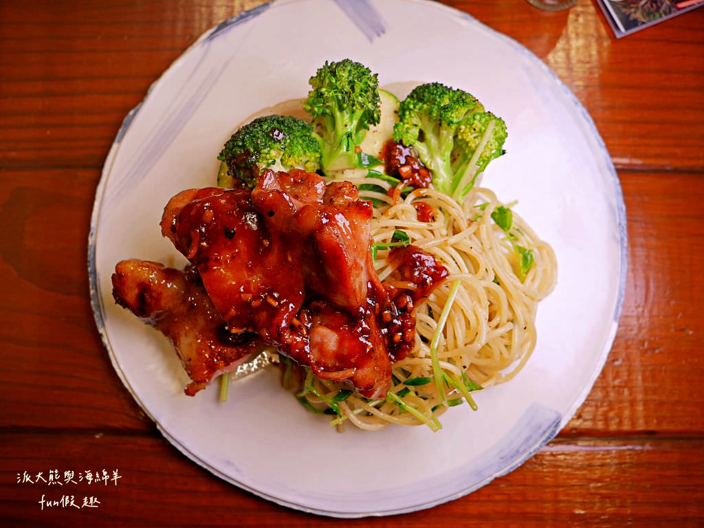 衛蕾原味攻坊the Pot&Pan Bakery and Dining︱隱藏在中興新村裡的異國風鄉村餐館&手作美食，自2013開幕至今～