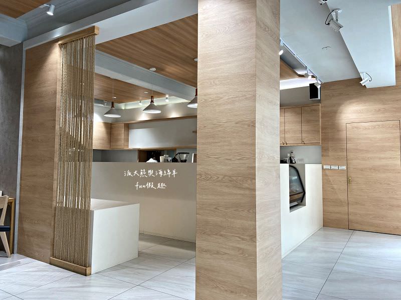 三月半咖啡︱從台中來草屯展店的最美文青網美風餐廳!很用心營造氛圍感，適合約會聚餐～110.10.13開幕