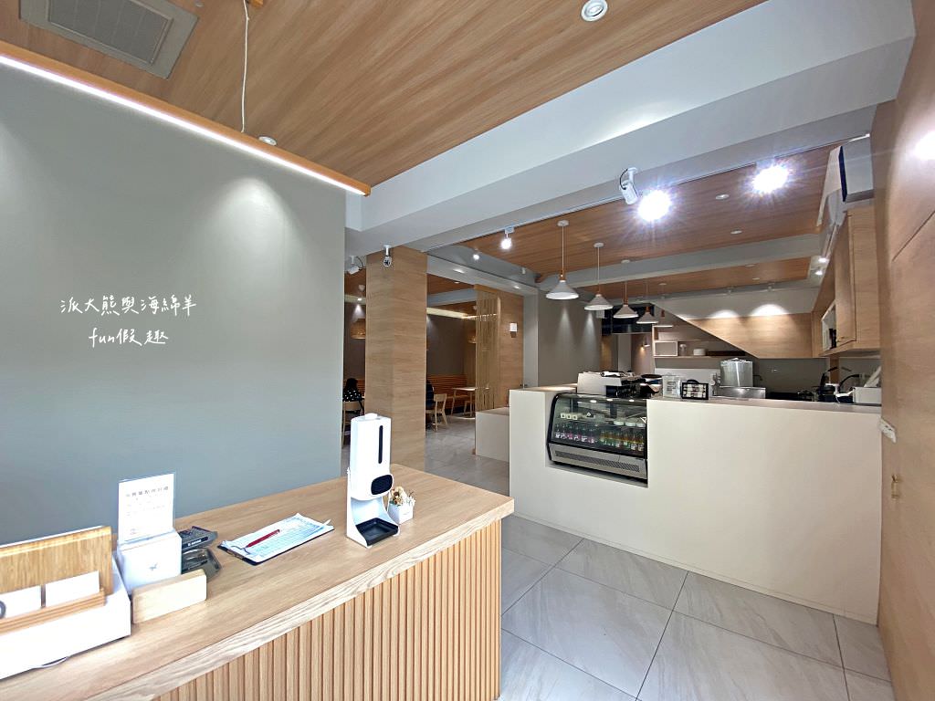 三月半咖啡︱從台中來草屯展店的最美文青網美風餐廳!很用心營造氛圍感，適合約會聚餐～110.10.13開幕