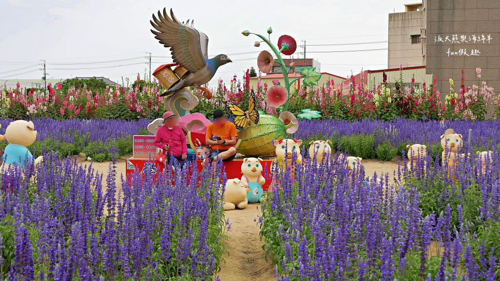 學甲蜀葵花文化節★4月花況．臺南學甲年度盛事．欣賞五顏六色的蜀葵花、鼠尾草、百日草、雞冠花、萬壽菊描繪出光華里民活動中心最美的必逛花海，也別忘了品嘗學甲必吃的美食唷!來個學甲一日遊吧～