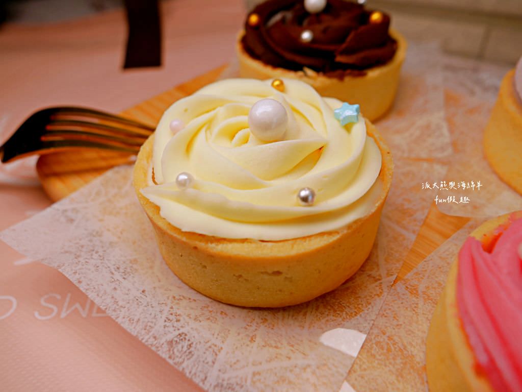 夢幻麥田甜品小舖︱體驗色彩繽紛且口味多變的綜合玫瑰塔甜點6入組合，快來開箱看看吧～@業配合作文～