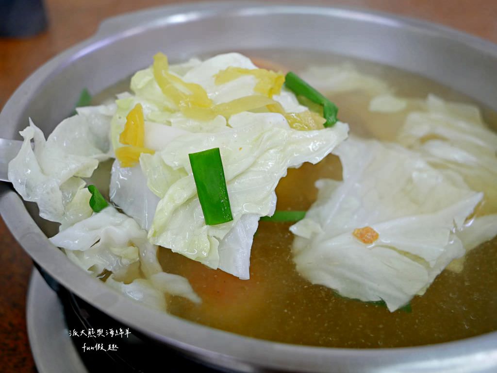 汕頭天天沙茶火鍋︱高雄鹽埕飄香逾70年的在地老店，濃厚刺扁魚湯頭與祖傳秘製沙茶醬，共譜潮汕好滋味，開店即爆棚，沒訂位就只能碰運氣!食尚玩家介紹2次～