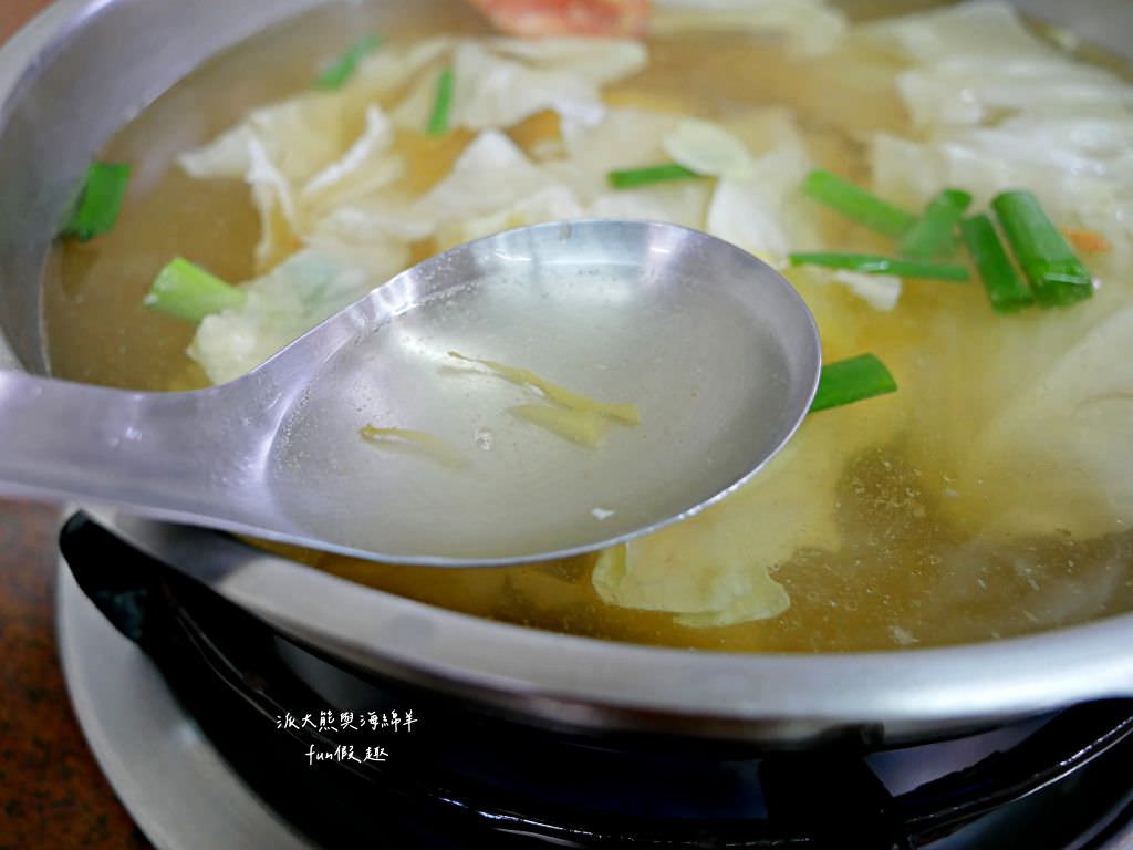汕頭天天沙茶火鍋︱高雄鹽埕飄香逾70年的在地老店，濃厚刺扁魚湯頭與祖傳秘製沙茶醬，共譜潮汕好滋味，開店即爆棚，沒訂位就只能碰運氣!食尚玩家介紹2次～