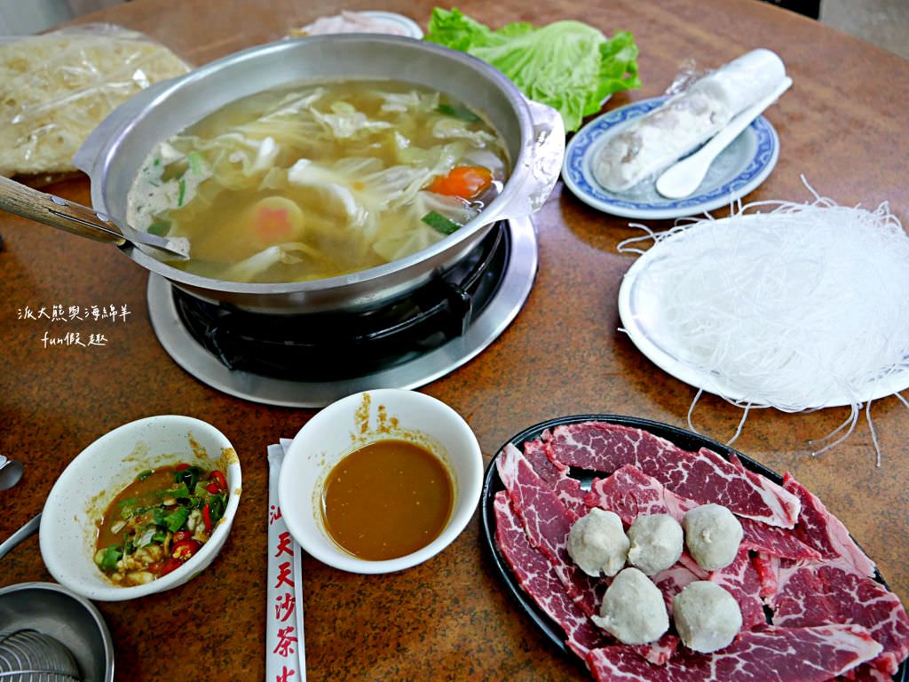 汕頭天天沙茶火鍋︱高雄鹽埕飄香逾70年的在地老店，濃厚刺扁魚湯頭與祖傳秘製沙茶醬，共譜潮汕好滋味，開店即爆棚，沒訂位就只能碰運氣!食尚玩家介紹2次～