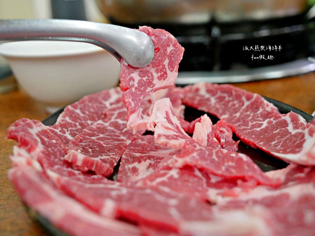 汕頭天天沙茶火鍋︱高雄鹽埕飄香逾70年的在地老店，濃厚刺扁魚湯頭與祖傳秘製沙茶醬，共譜潮汕好滋味，開店即爆棚，沒訂位就只能碰運氣!食尚玩家介紹2次～