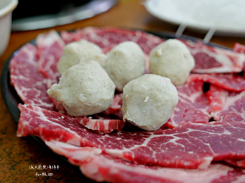 汕頭天天沙茶火鍋︱高雄鹽埕飄香逾70年的在地老店，濃厚刺扁魚湯頭與祖傳秘製沙茶醬，共譜潮汕好滋味，開店即爆棚，沒訂位就只能碰運氣!食尚玩家介紹2次～