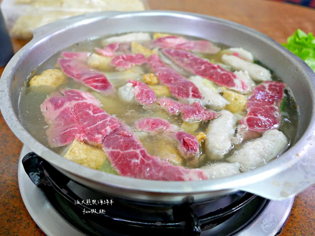 汕頭天天沙茶火鍋︱高雄鹽埕飄香逾70年的在地老店，濃厚刺扁魚湯頭與祖傳秘製沙茶醬，共譜潮汕好滋味，開店即爆棚，沒訂位就只能碰運氣!食尚玩家介紹2次～