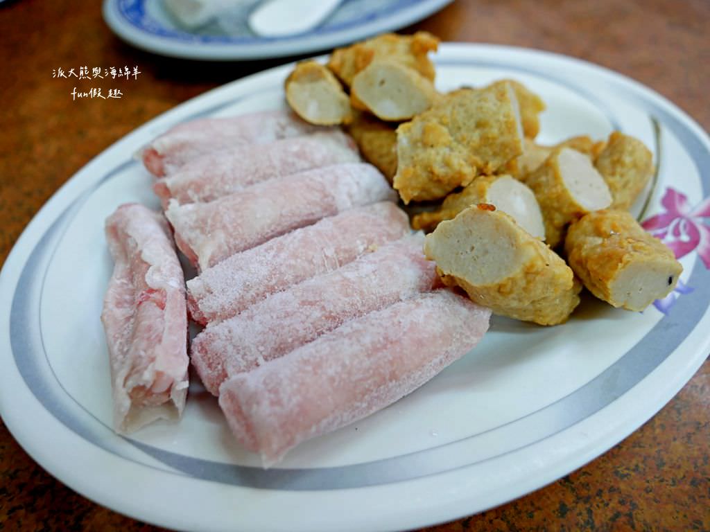 汕頭天天沙茶火鍋︱高雄鹽埕飄香逾70年的在地老店，濃厚刺扁魚湯頭與祖傳秘製沙茶醬，共譜潮汕好滋味，開店即爆棚，沒訂位就只能碰運氣!食尚玩家介紹2次～