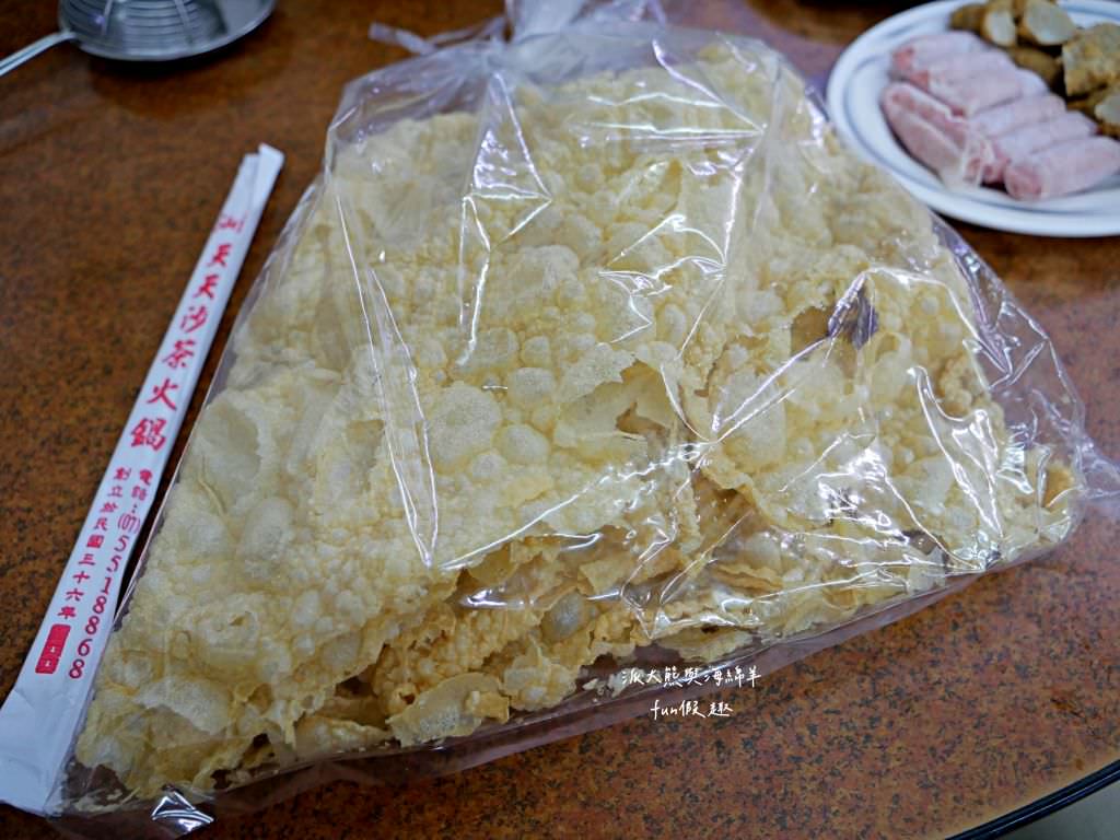 汕頭天天沙茶火鍋︱高雄鹽埕飄香逾70年的在地老店，濃厚刺扁魚湯頭與祖傳秘製沙茶醬，共譜潮汕好滋味，開店即爆棚，沒訂位就只能碰運氣!食尚玩家介紹2次～