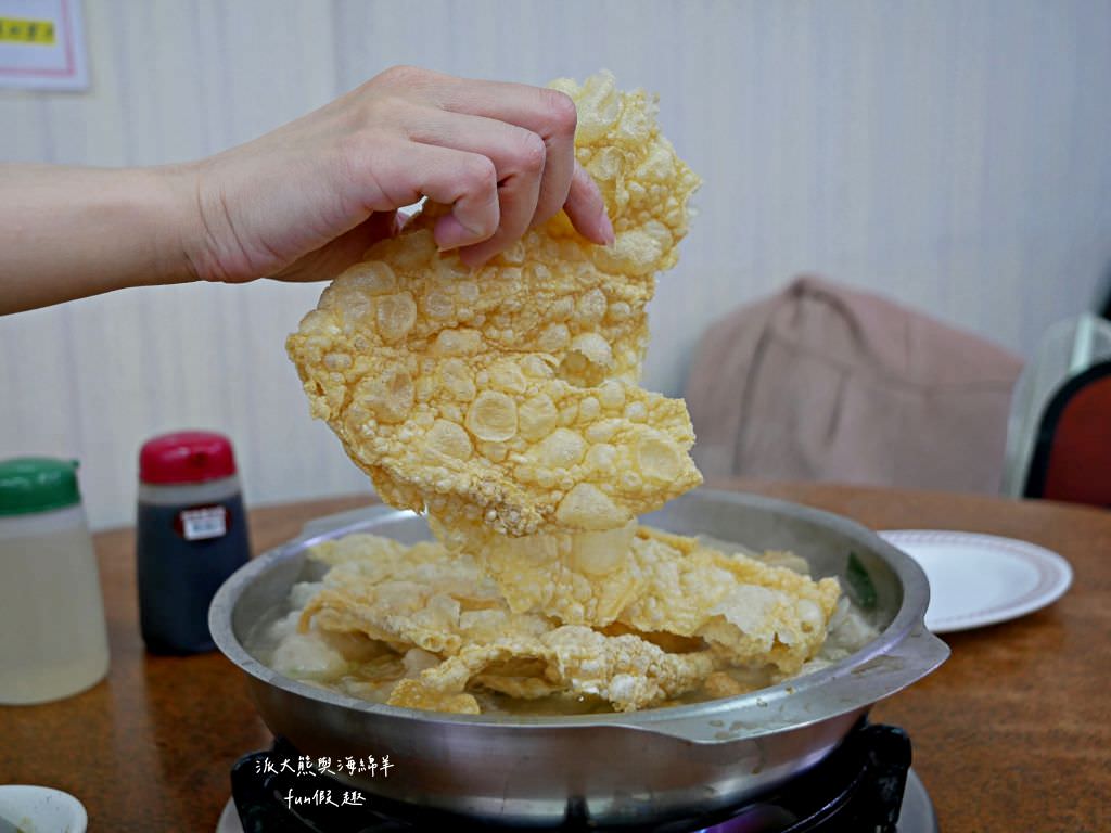 汕頭天天沙茶火鍋︱高雄鹽埕飄香逾70年的在地老店，濃厚刺扁魚湯頭與祖傳秘製沙茶醬，共譜潮汕好滋味，開店即爆棚，沒訂位就只能碰運氣!食尚玩家介紹2次～