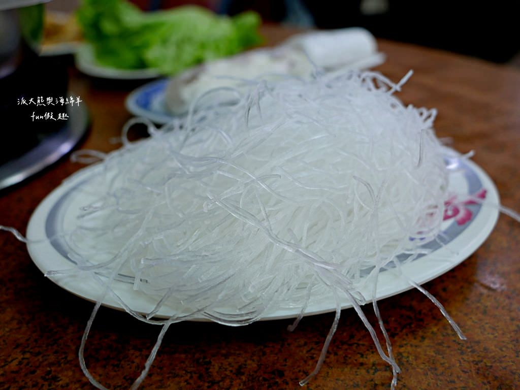 汕頭天天沙茶火鍋︱高雄鹽埕飄香逾70年的在地老店，濃厚刺扁魚湯頭與祖傳秘製沙茶醬，共譜潮汕好滋味，開店即爆棚，沒訂位就只能碰運氣!食尚玩家介紹2次～