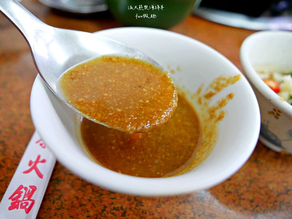 汕頭天天沙茶火鍋︱高雄鹽埕飄香逾70年的在地老店，濃厚刺扁魚湯頭與祖傳秘製沙茶醬，共譜潮汕好滋味，開店即爆棚，沒訂位就只能碰運氣!食尚玩家介紹2次～