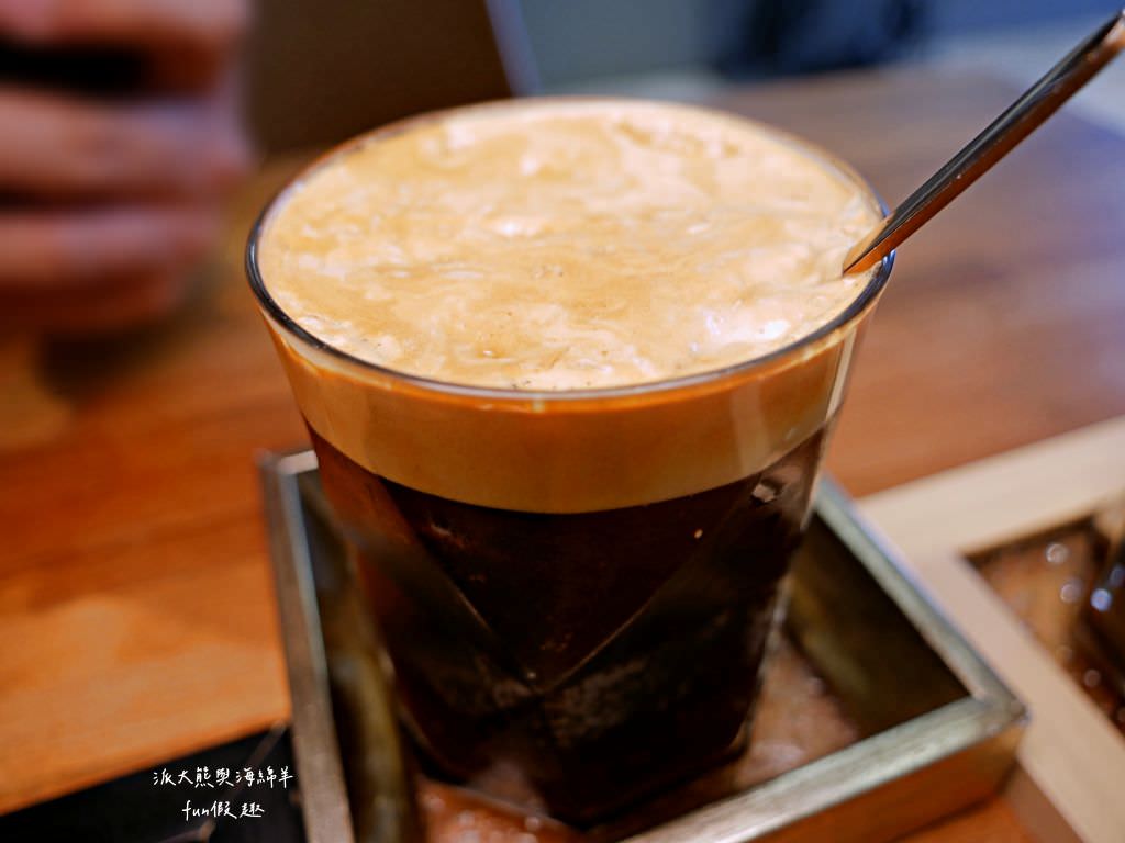 漫半拍Slowly Café︱網美必訪咖啡廳！精緻甜點、義式餐點與夢幻氛圍，追求複合感官體驗的極致，探索美食甜點的無限可能!!2樓是長隄婚紗～