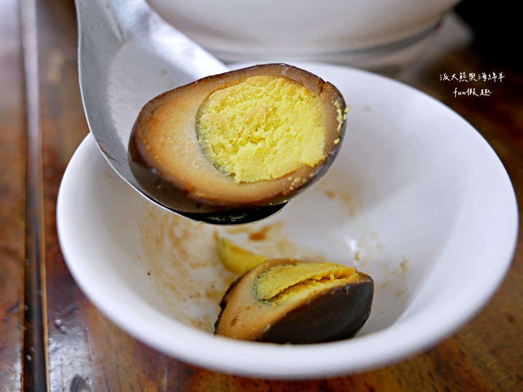 北港蔡三代筒仔米糕︱來自雲林北港三代手藝傳承，入榜2022、2023高雄米其林必比登推介，藏身在高雄愛河河畔的古早味在地人排隊美食!!!