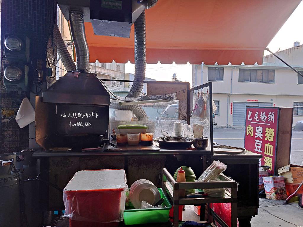 包尾橋頭臭豆腐︱南投市區酥脆帶香的神祕振興橋頭邊臭豆腐～2訪更新囉!酥脆美味又涮嘴的臭豆腐～