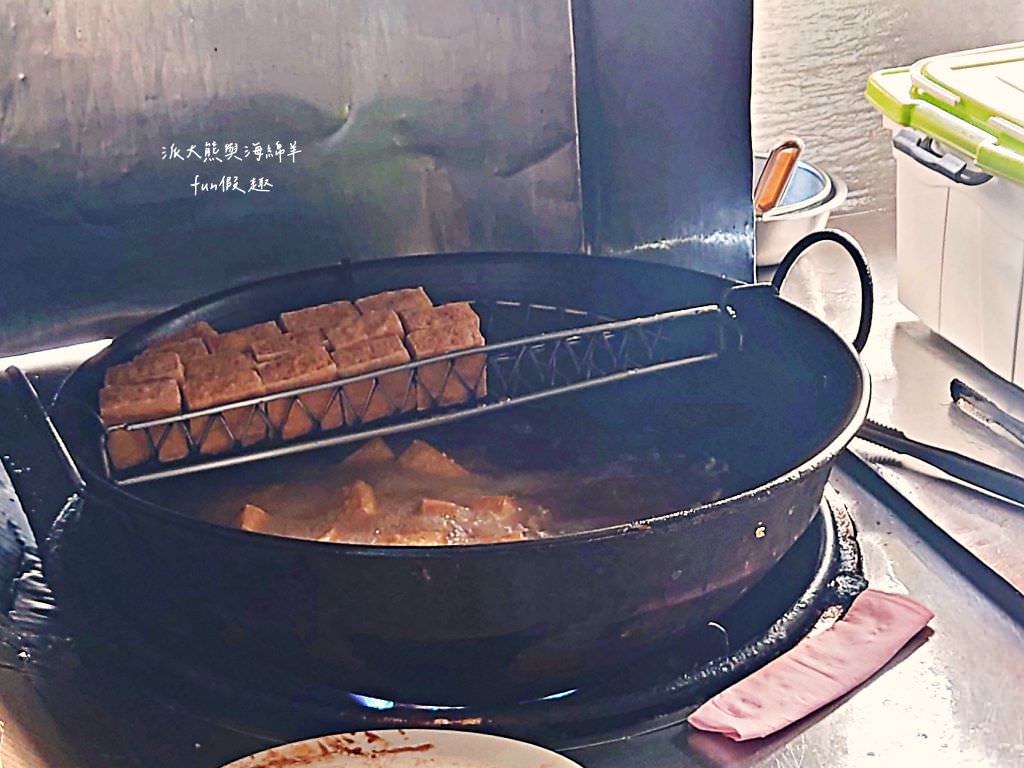 包尾橋頭臭豆腐︱南投市區酥脆帶香的神祕振興橋頭邊臭豆腐～2訪更新囉!酥脆美味又涮嘴的臭豆腐～