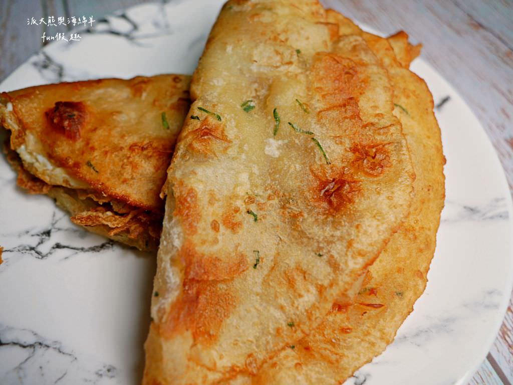 南投市第一家蔥油餅︱傳承3代的在地傳統評價銅板美食，近中山公園大門口～每次經過卻錯過的小吃，這次終於和派大熊一起來開吃囉!