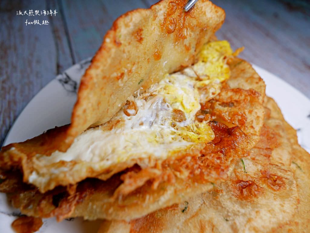 南投市第一家蔥油餅︱傳承3代的在地傳統評價銅板美食，近中山公園大門口～每次經過卻錯過的小吃，這次終於和派大熊一起來開吃囉!