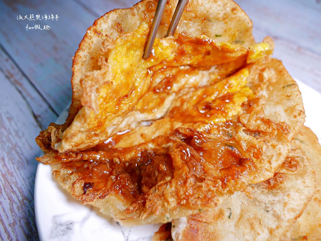 南投市第一家蔥油餅︱傳承3代的在地傳統評價銅板美食，近中山公園大門口～每次經過卻錯過的小吃，這次終於和派大熊一起來開吃囉!