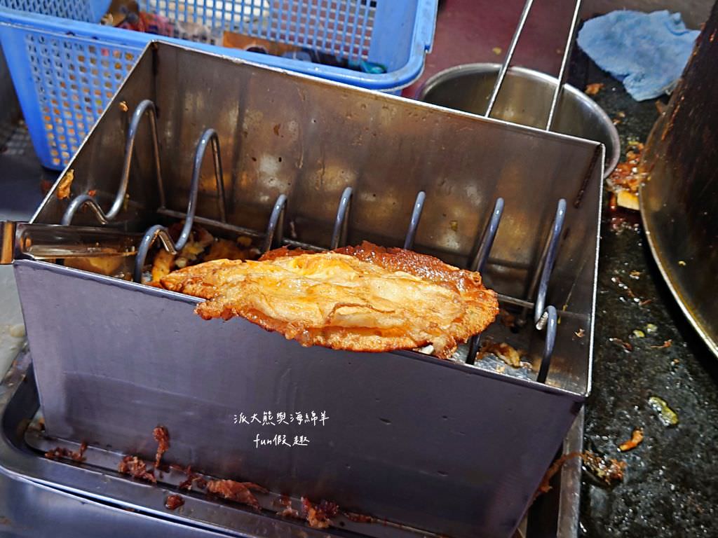 南投市第一家蔥油餅︱傳承3代的在地傳統評價銅板美食，近中山公園大門口～每次經過卻錯過的小吃，這次終於和派大熊一起來開吃囉!