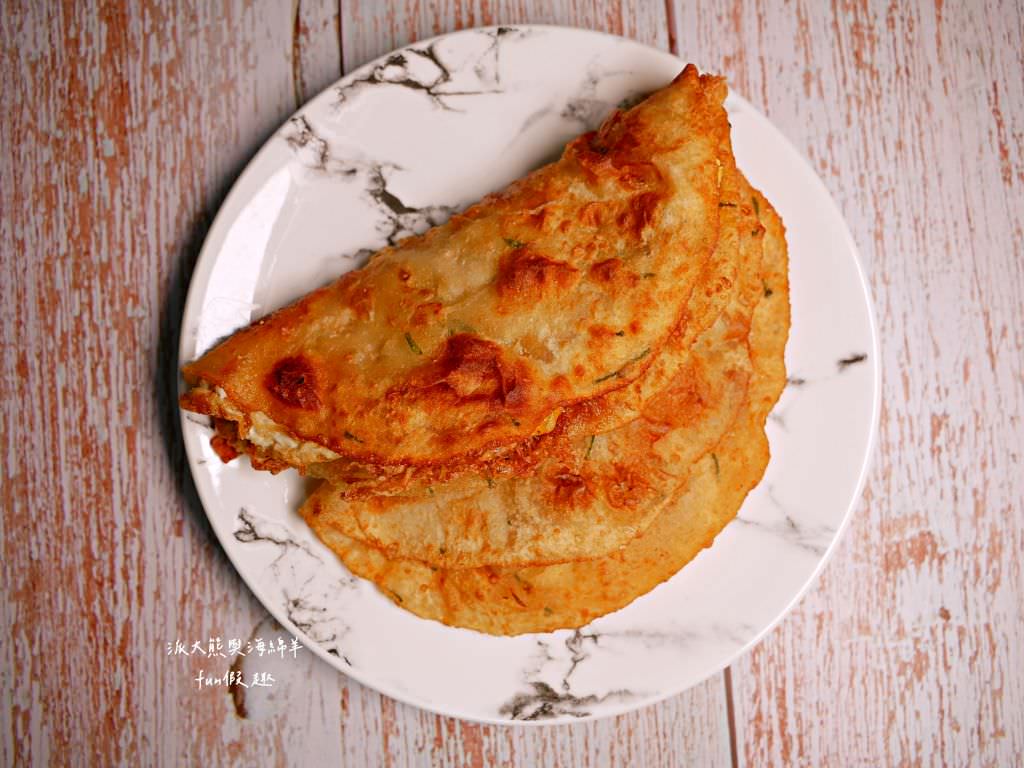 南投市第一家蔥油餅︱傳承3代的在地傳統評價銅板美食，近中山公園大門口～每次經過卻錯過的小吃，這次終於和派大熊一起來開吃囉!