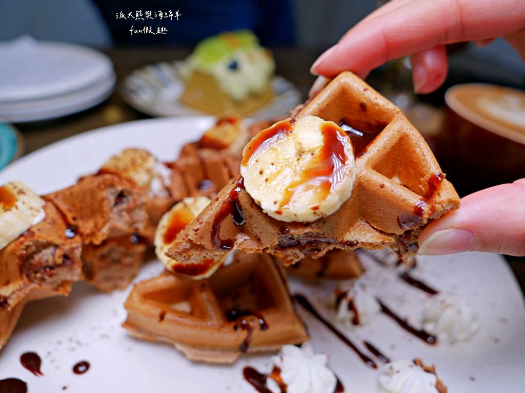 拾悅咖啡•Take Fun｜靜謐不限時的舒適空間，甜點與手沖咖啡的極致結合，來中興新村重拾喜悅並享受場輕工業風咖啡之旅！～111.3