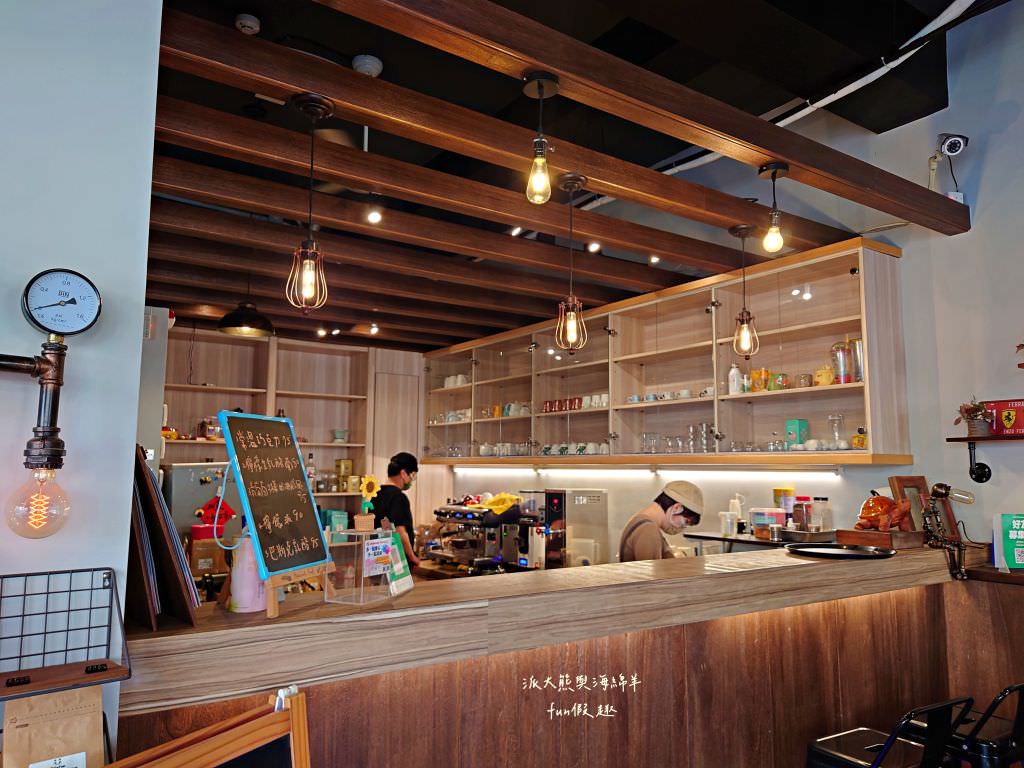 拾悅咖啡•Take Fun｜靜謐不限時的舒適空間，甜點與手沖咖啡的極致結合，來中興新村重拾喜悅並享受場輕工業風咖啡之旅！～111.3