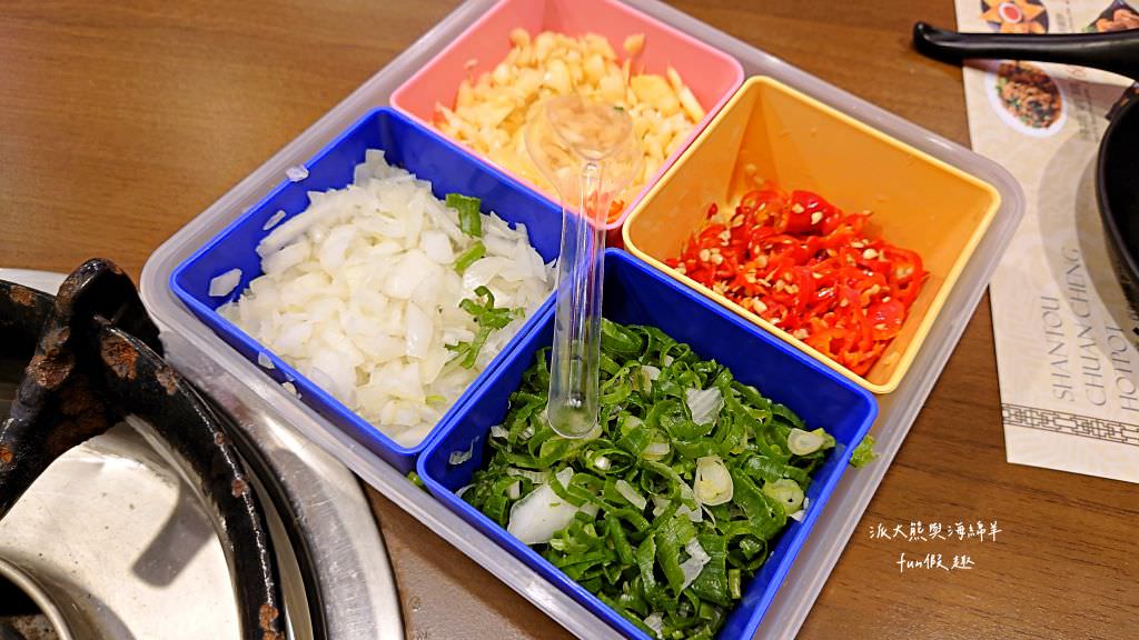 汕頭泉成沙茶火鍋中山總店︱連韓國瑜也難以抗拒的超過1甲子必吃高雄新興沙茶火鍋～創立於民國32年!